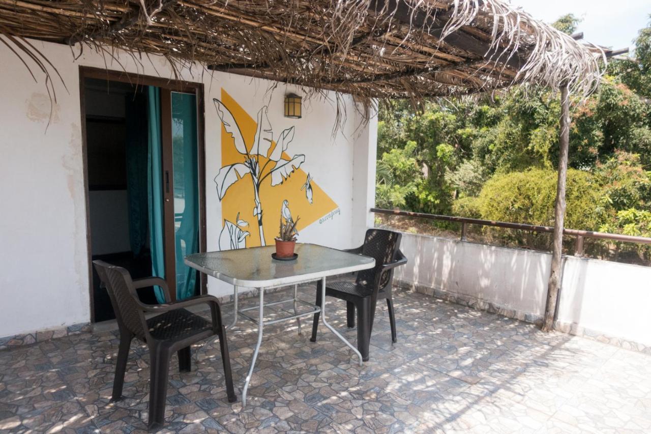 The Corner Hostel Плайя-Бланка Экстерьер фото